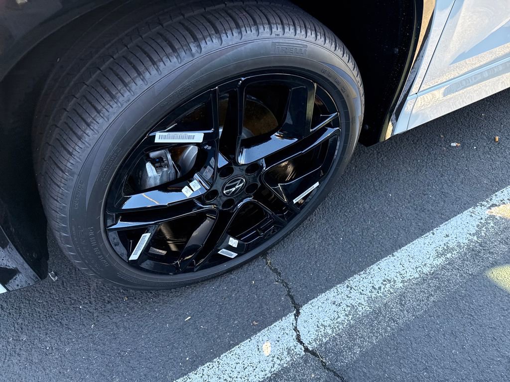 New 2025 Volkswagen Tiguan SE R-Line image 2