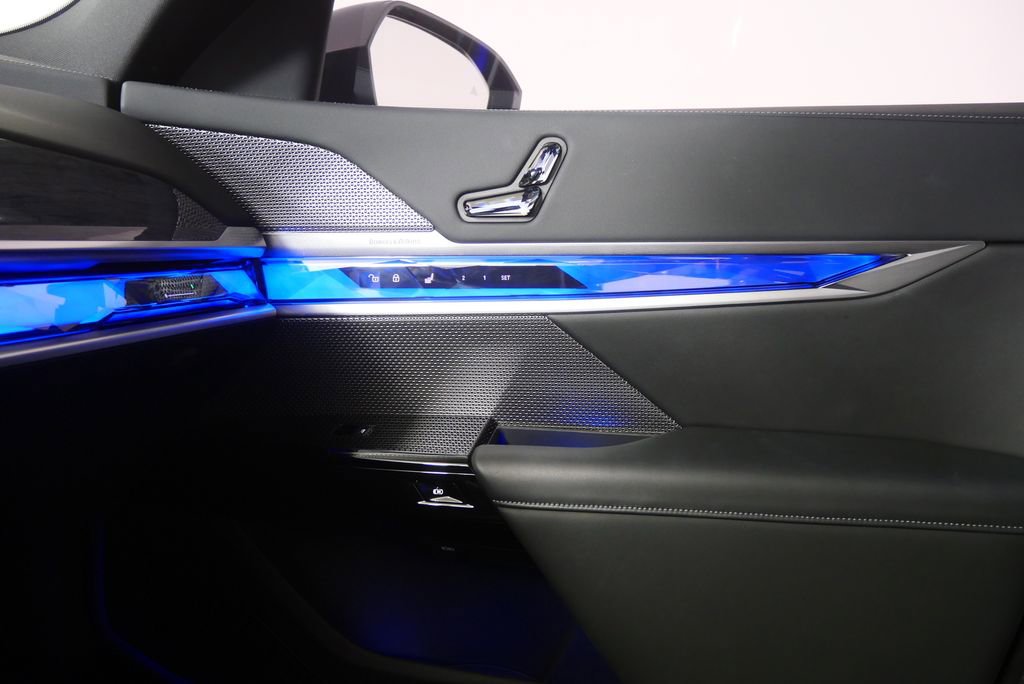 Certified 2025 BMW i7 eDrive50 image 28