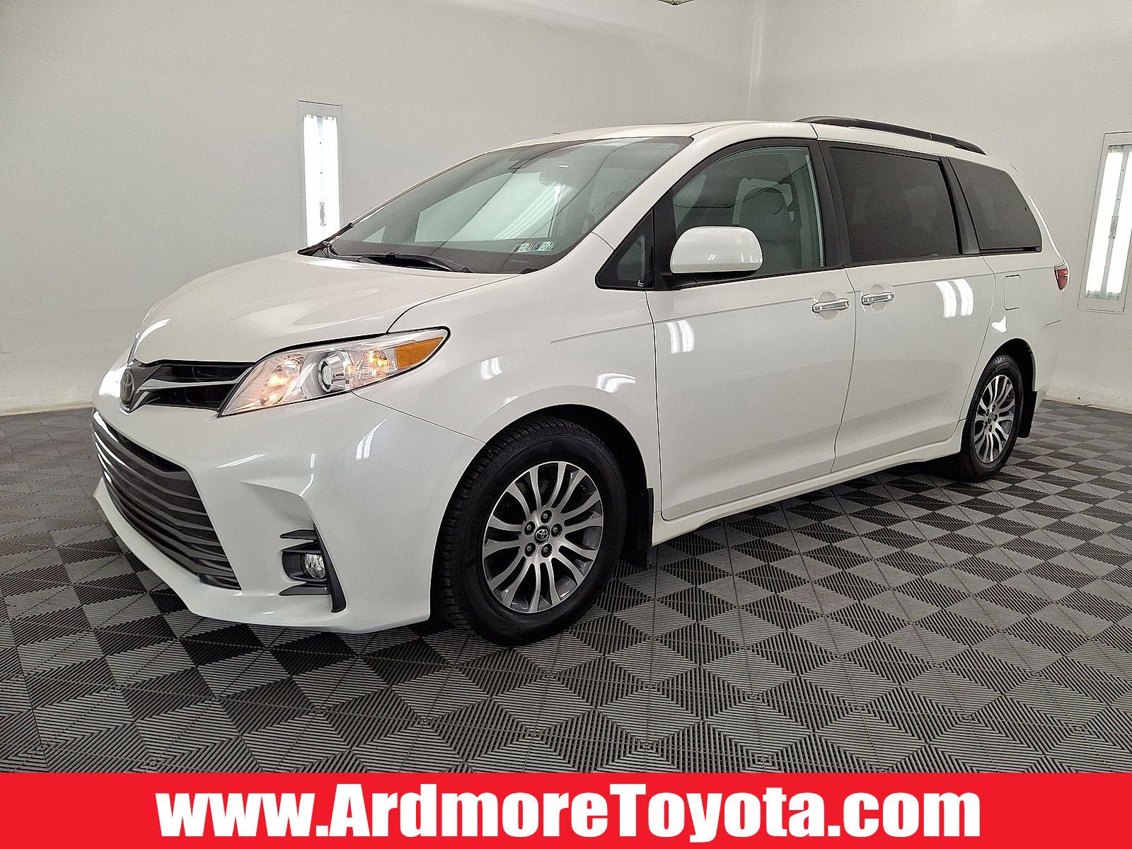 Certified 2019 Toyota Sienna XLE w/ XLE Navigation Package FWD image 1
