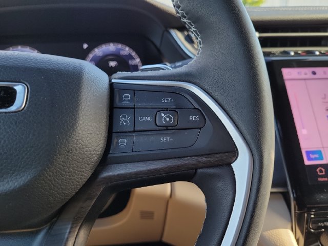 Certified 2025 Jeep Grand Cherokee Limited w/ Luxury Tech Group II RWD image 26