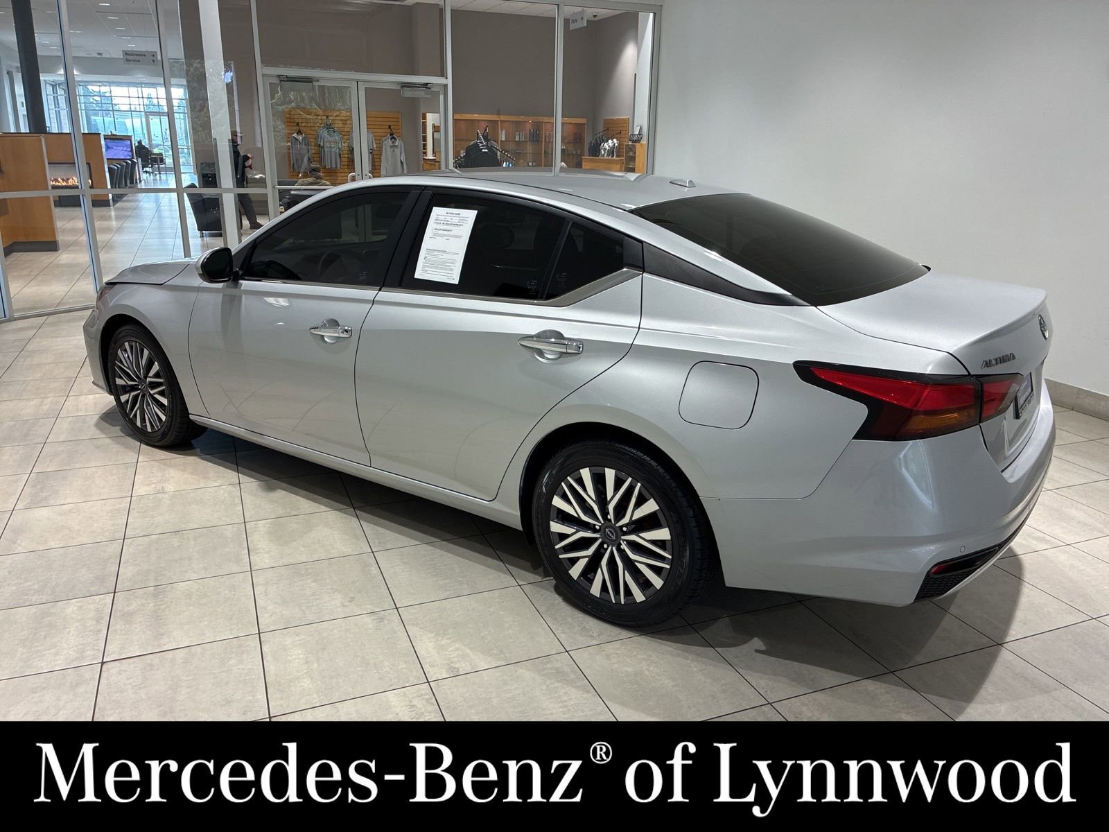 Used 2023 Nissan Altima 2.5 SV image 5