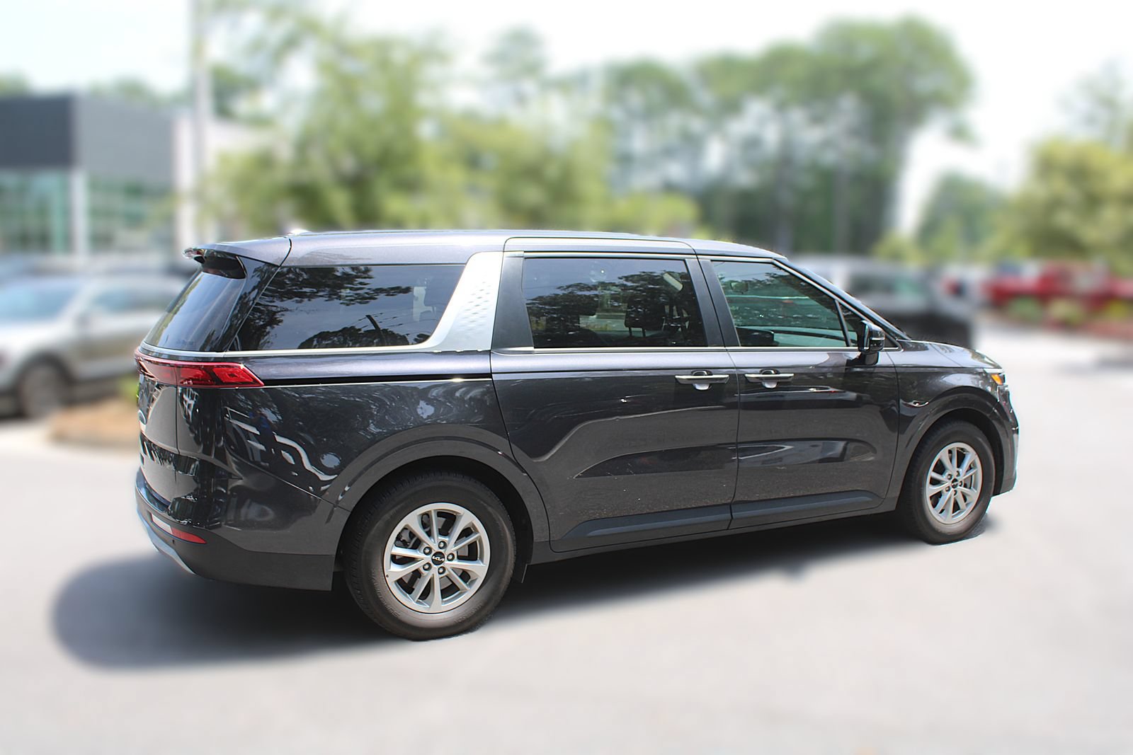 Used 2024 Kia Carnival LX FWD image 15