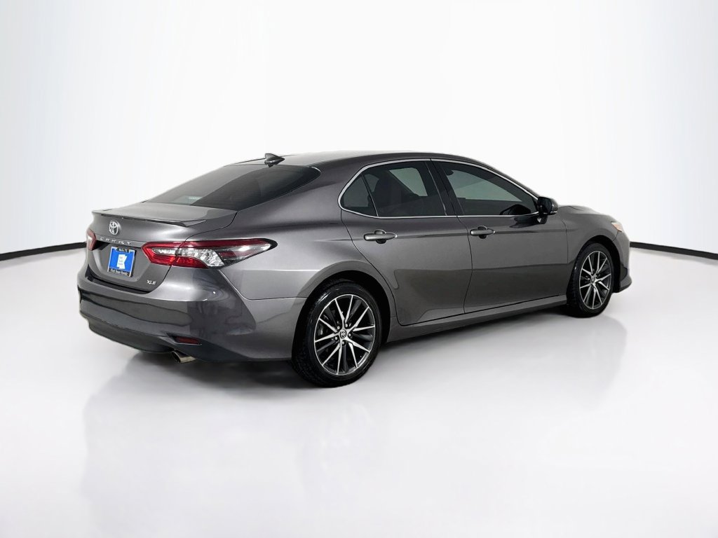 Used 2021 Toyota Camry XLE FWD image 7