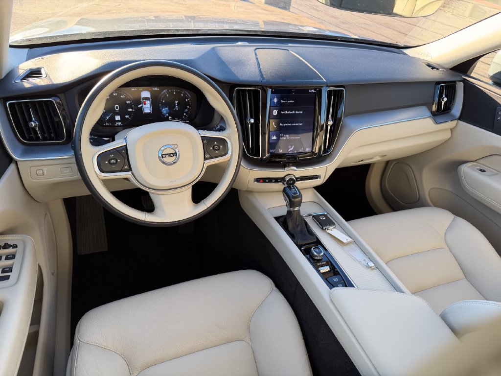 Used 2020 Volvo XC60 T5 Momentum AWD/4WD image 13