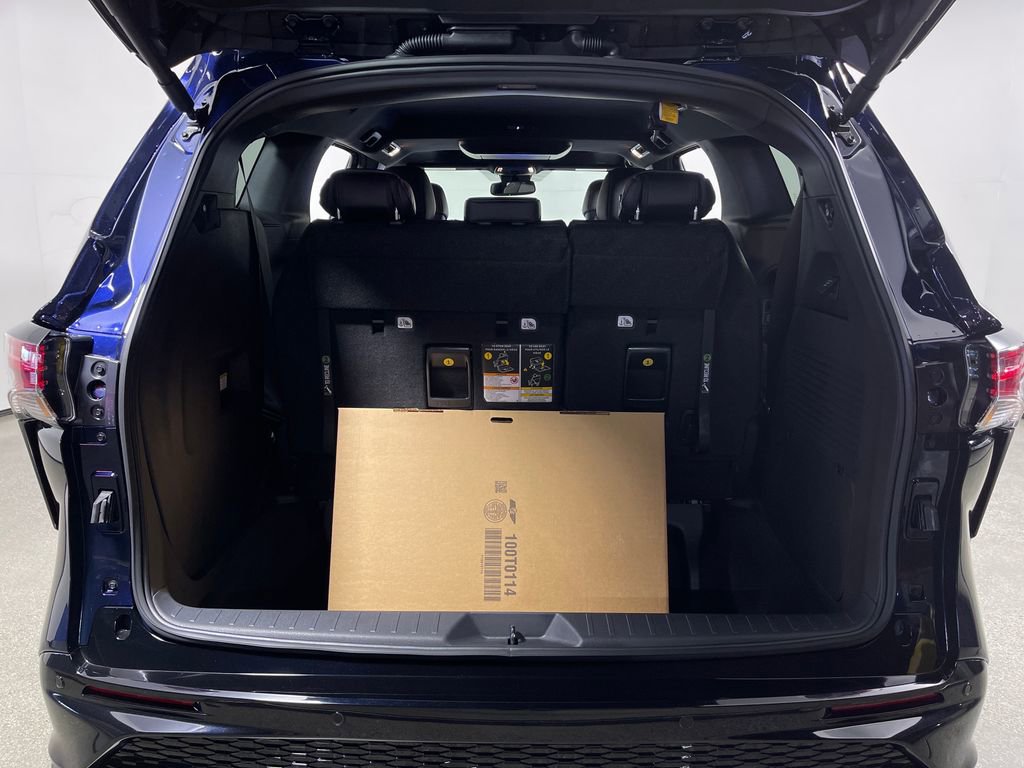 New 2026 Toyota Sienna XSE image 9