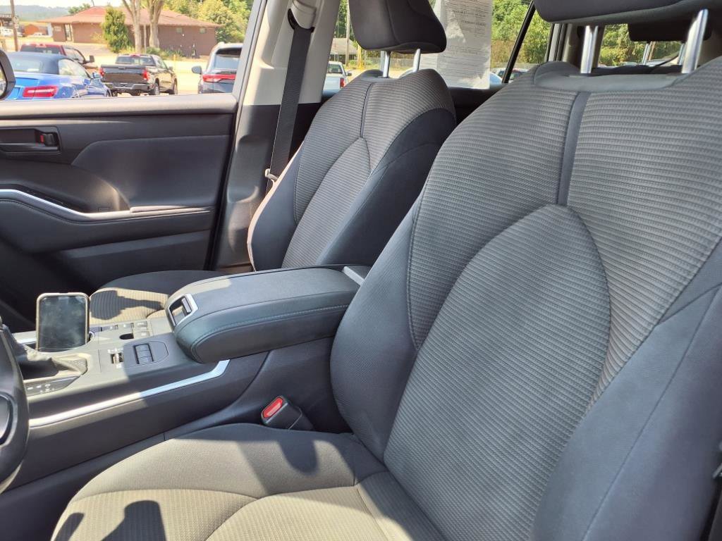 Used 2023 Toyota Highlander LE image 8