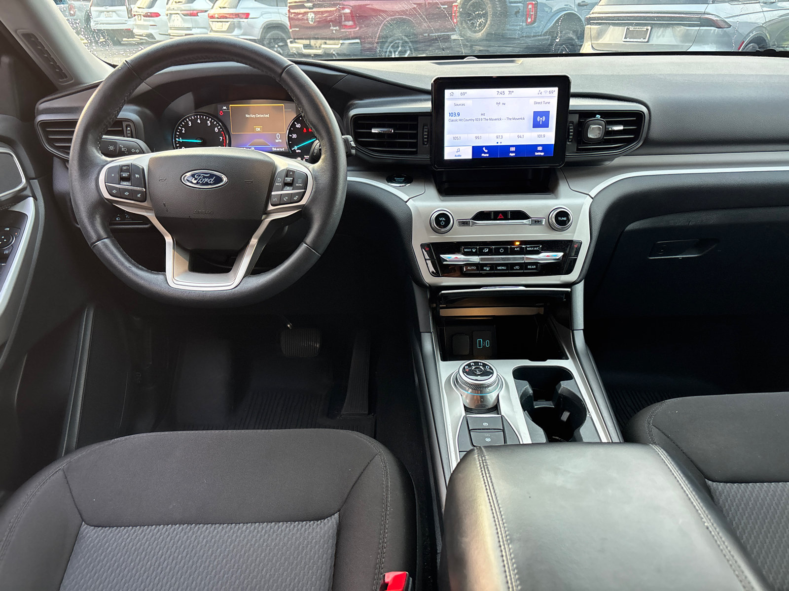Used 2023 Ford Explorer XLT AWD/4WD image 27