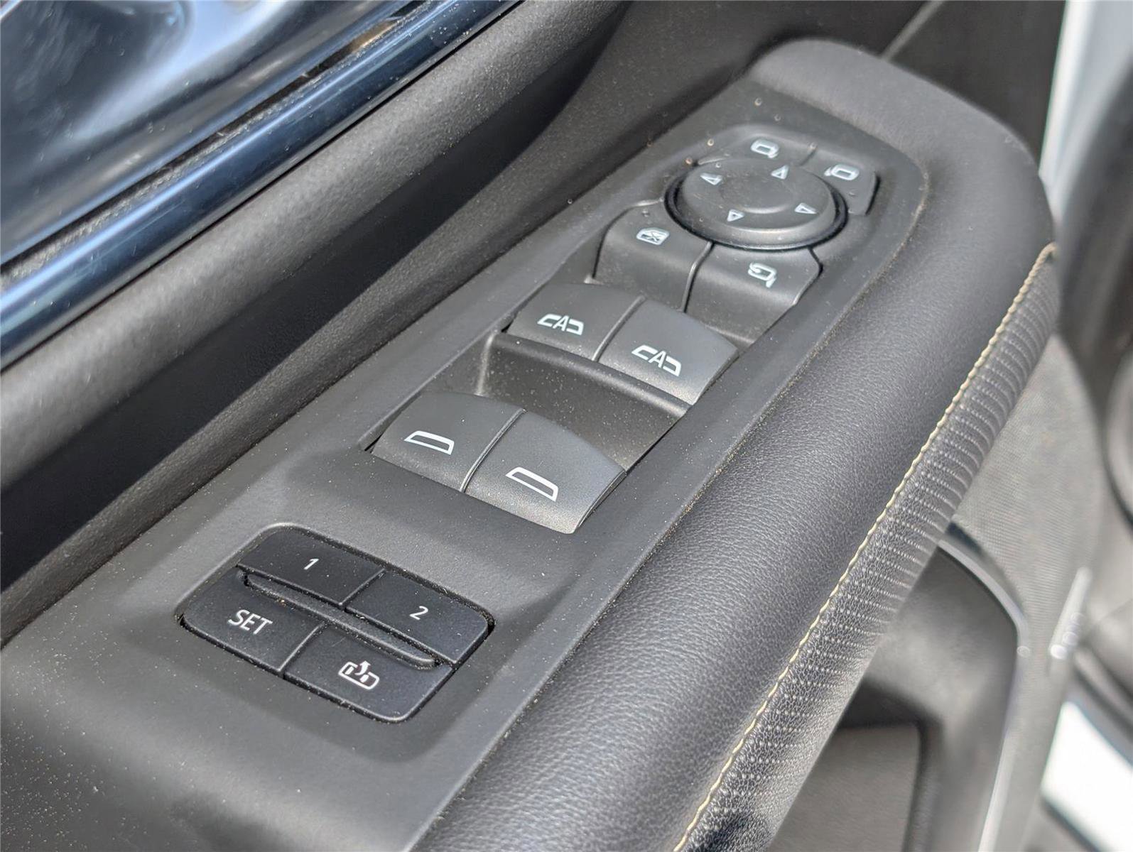 Used 2022 GMC Yukon SLT w/ SLT Premium Package image 14