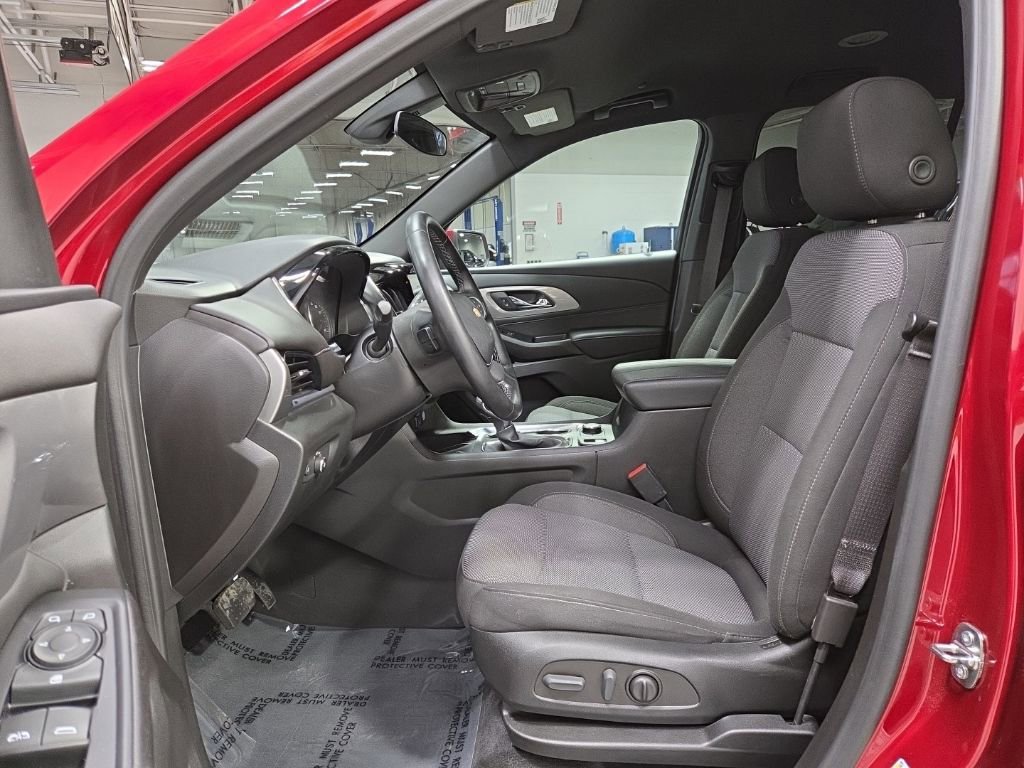 Used 2023 Chevrolet Traverse LT image 9