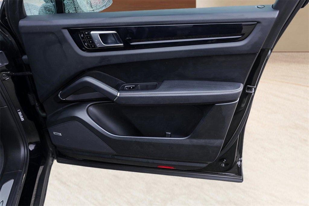 Used 2020 Porsche Cayenne S image 28