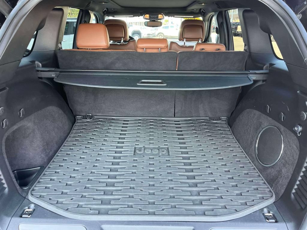 Used 2020 Jeep Grand Cherokee Overland AWD/4WD image 17