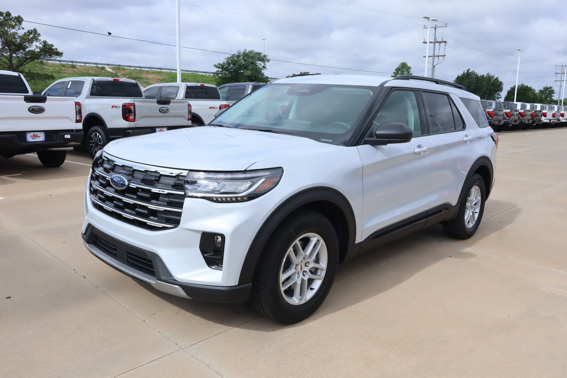 New 2026 Ford Explorer Active w/ Active Comfort Package RWD image 11