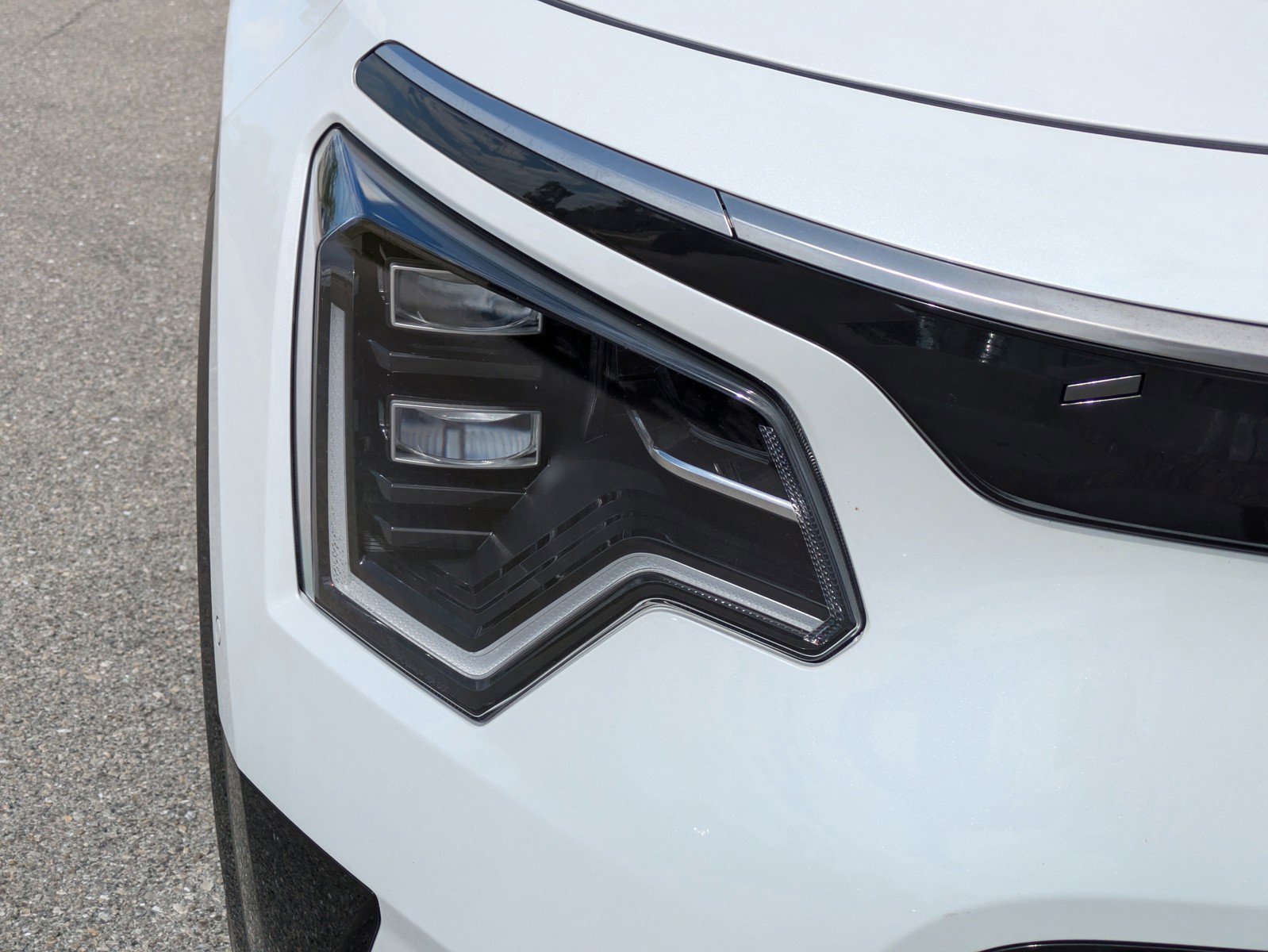 Certified 2023 Kia Niro Wave w/ Wave Preserve Package FWD image 8