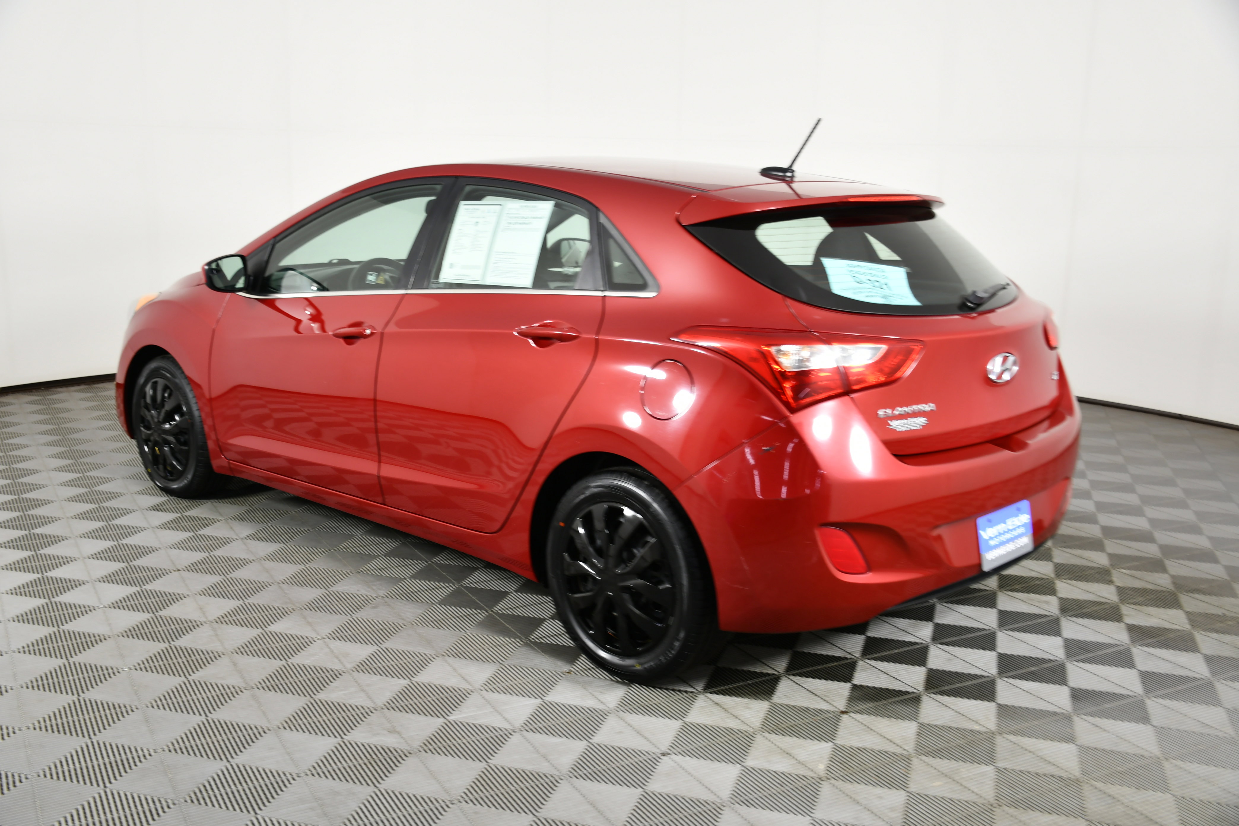 Used 2017 Hyundai Elantra GT image 8