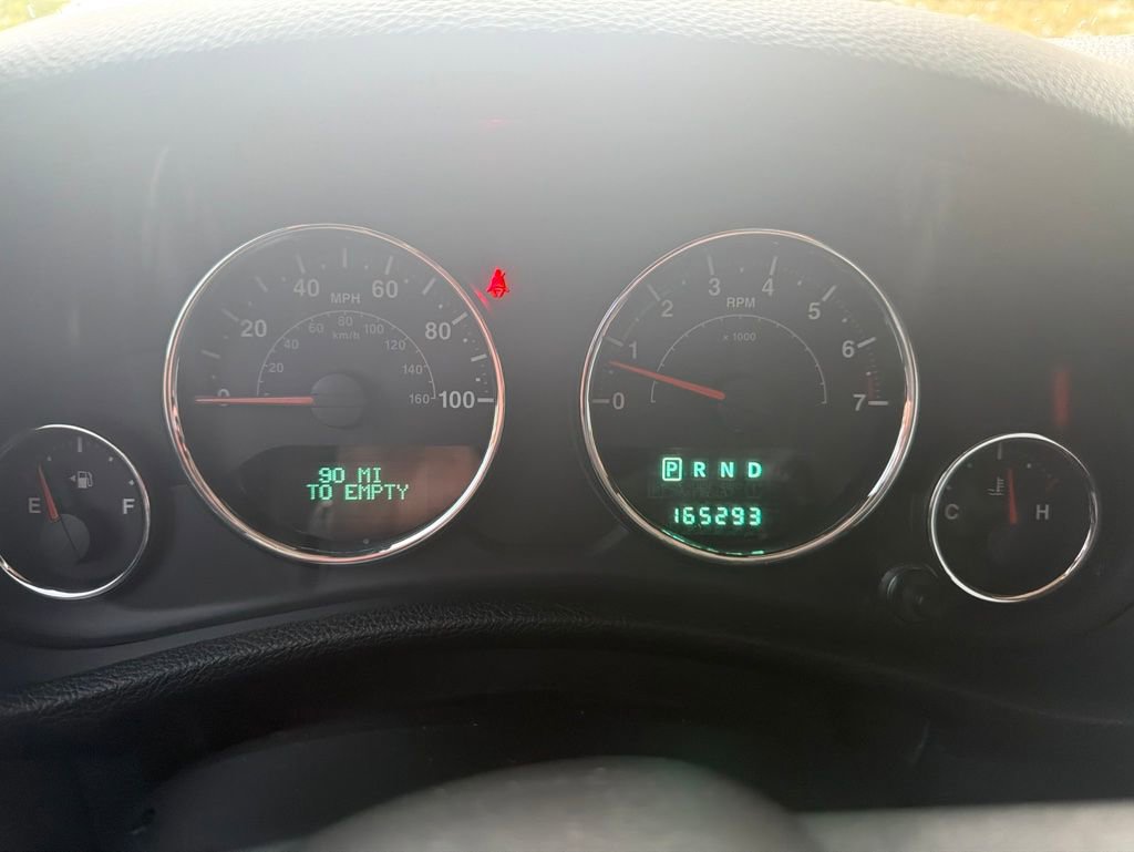 Used 2012 Jeep Wrangler Unlimited Sahara w/ Connectivity Group AWD/4WD image 5