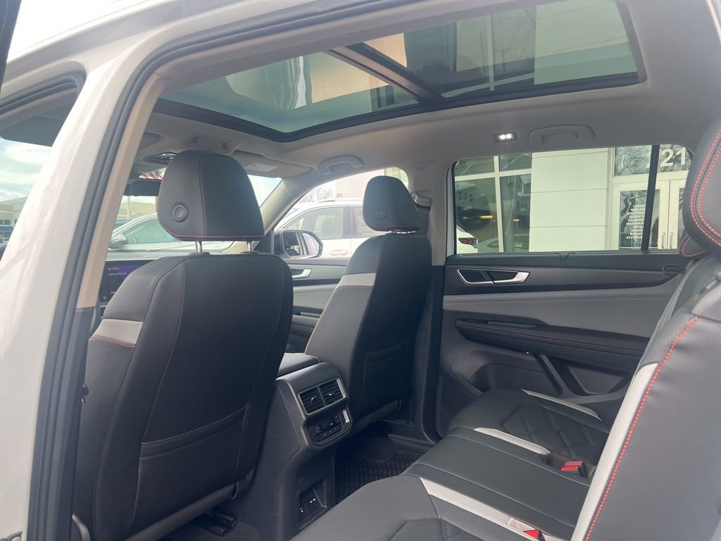 Used 2025 Volkswagen Atlas Peak Edition SE image 17