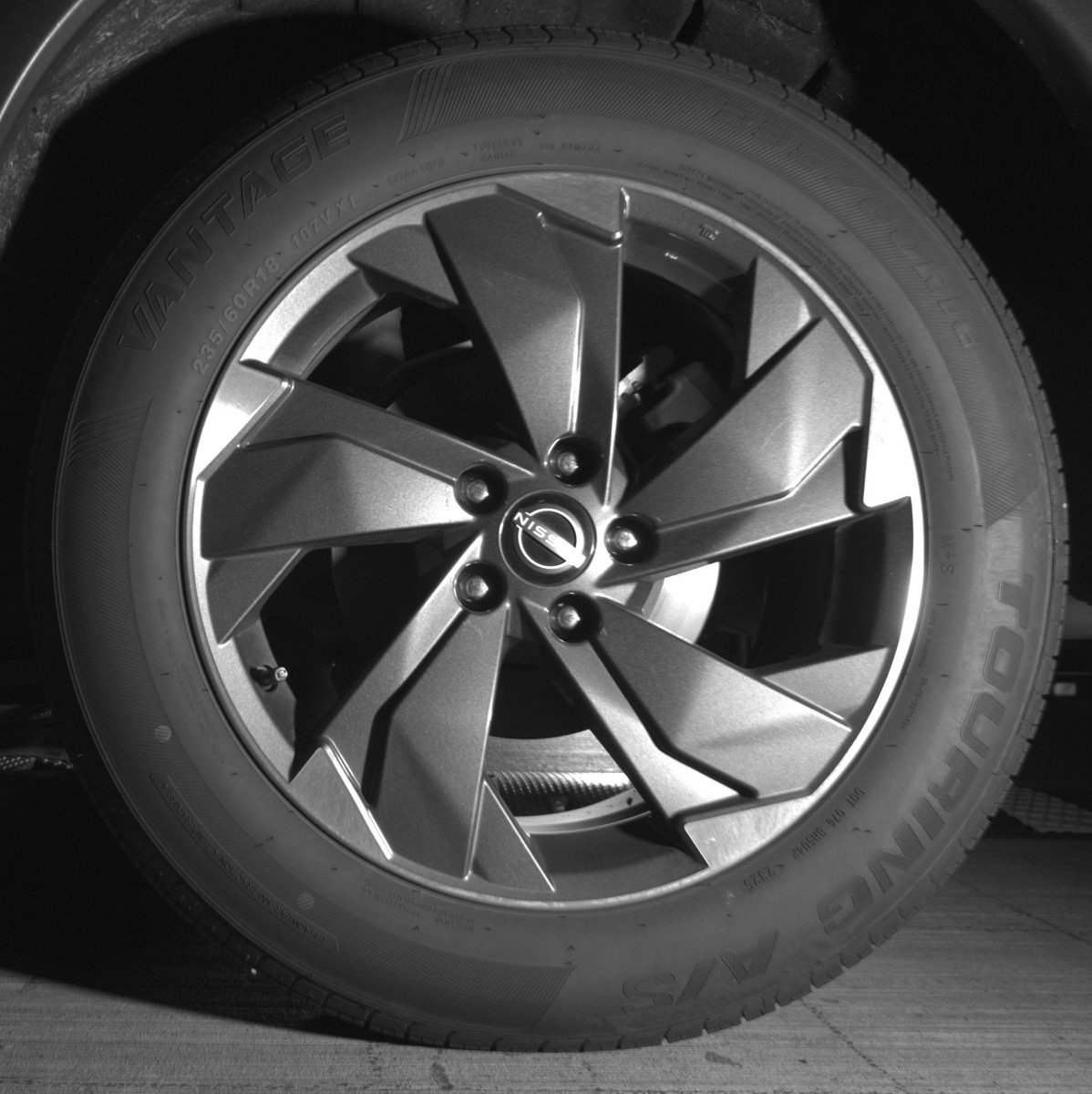 Used 2025 Nissan Rogue SV image 14