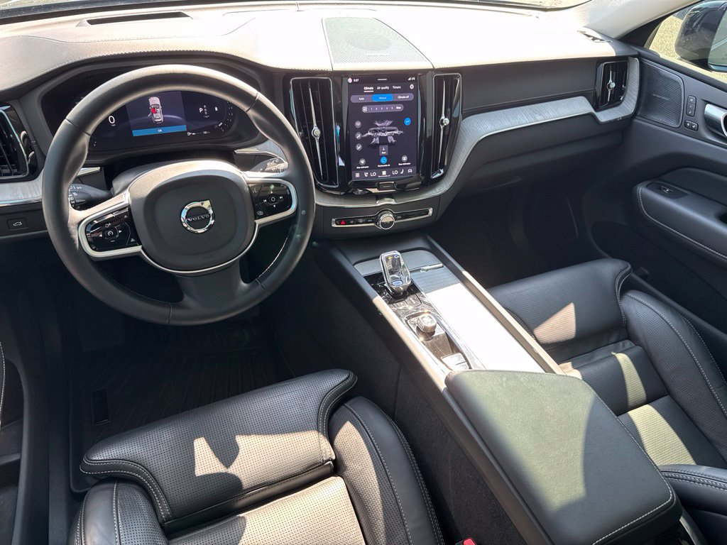 Used 2025 Volvo XC60 B5 Ultra AWD/4WD image 17