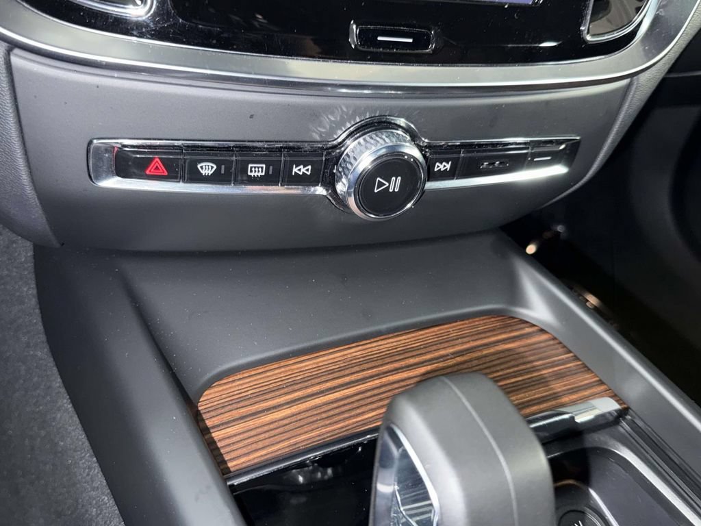 Used 2025 Volvo V60 B5 Cross Country Plus AWD/4WD image 25