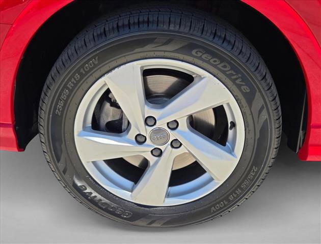 Used 2020 Audi Q3 2.0T Premium w/ Convenience Package AWD/4WD image 23