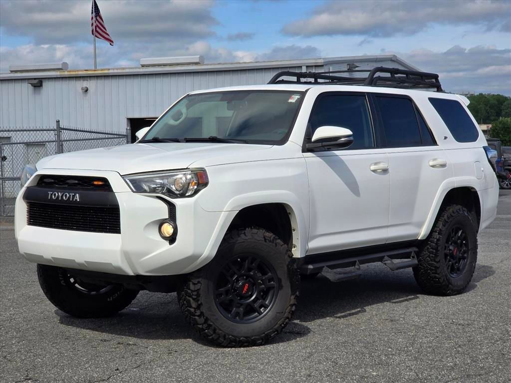 Used 2016 Toyota 4Runner SR5 AWD/4WD image 2