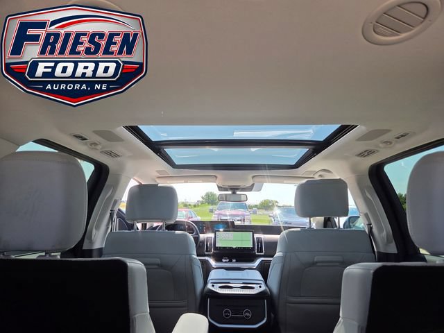 Used 2025 Ford Expedition Platinum w/ Driver's Package AWD/4WD image 29