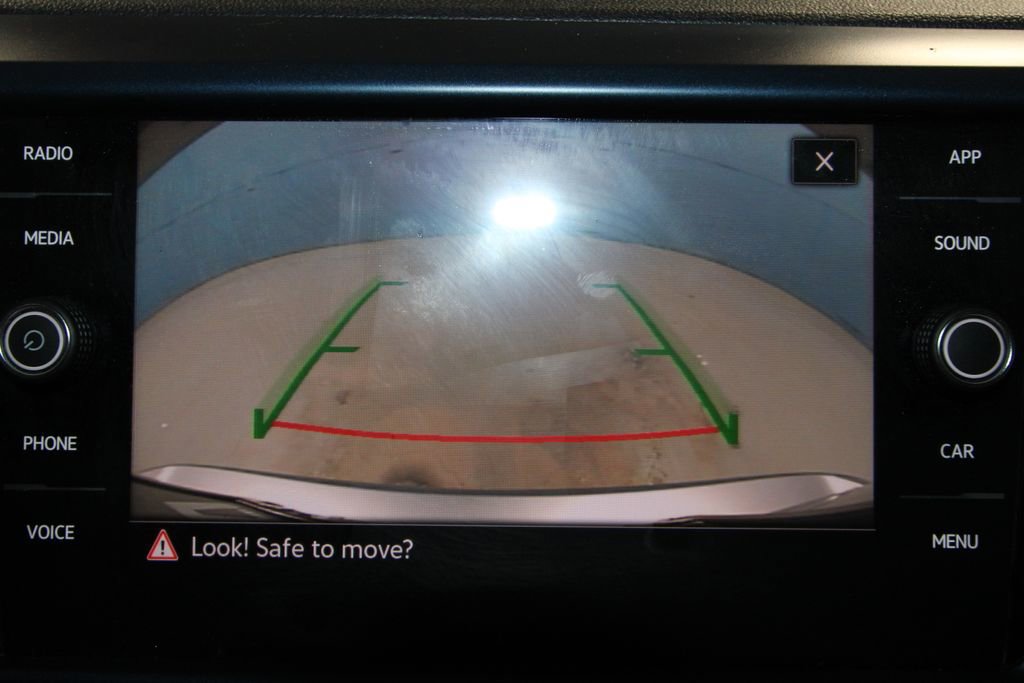 Used 2024 Volkswagen Taos SE image 13