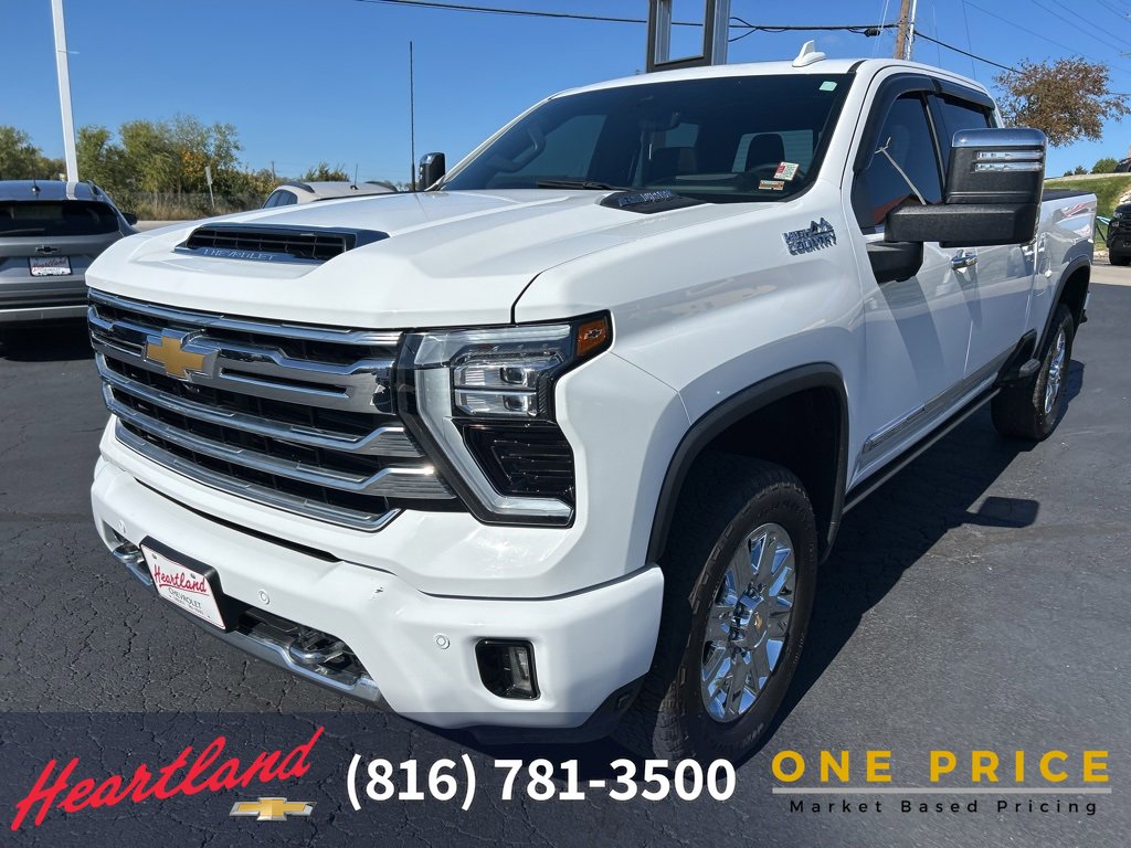 Used 2024 Chevrolet Silverado 2500 High Country w/ High Country Premium Package image 2