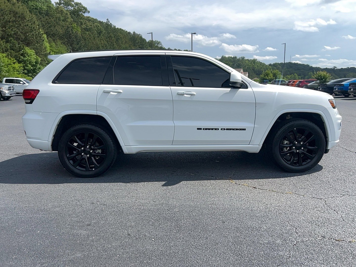 Used 2022 Jeep Grand Cherokee Laredo X AWD/4WD image 4