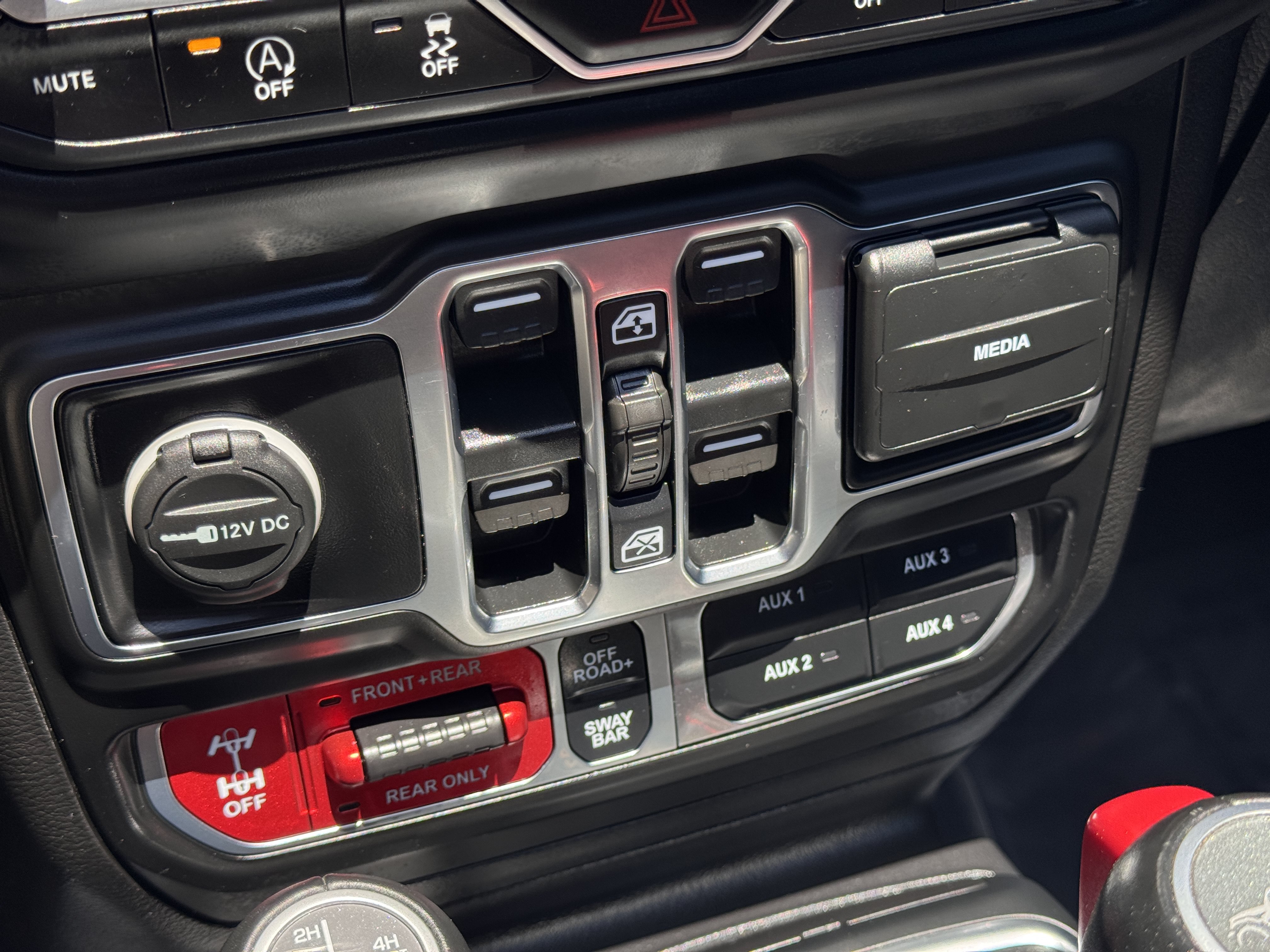 Used 2021 Jeep Gladiator Rubicon AWD/4WD image 29
