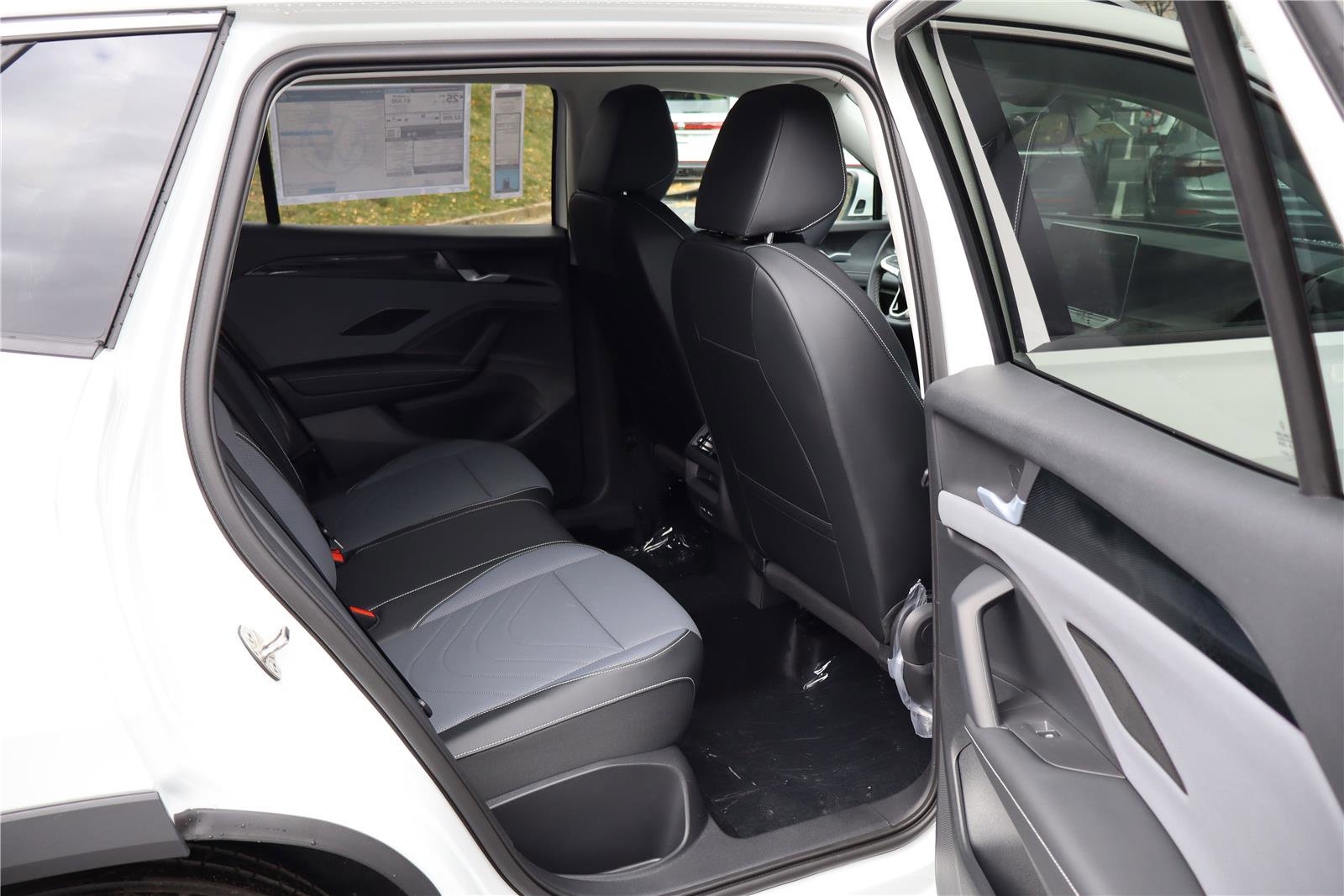 New 2026 Volkswagen Tiguan SE image 30