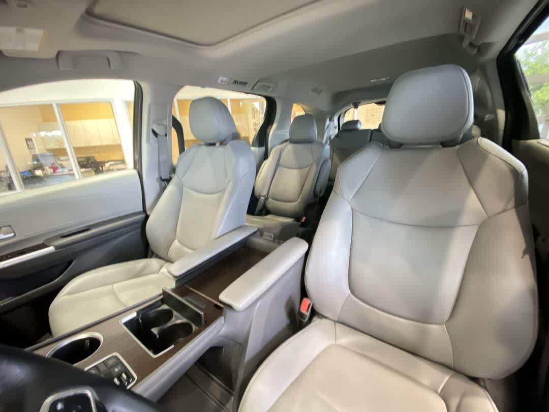 Used 2024 Toyota Sienna XLE AWD/4WD image 14