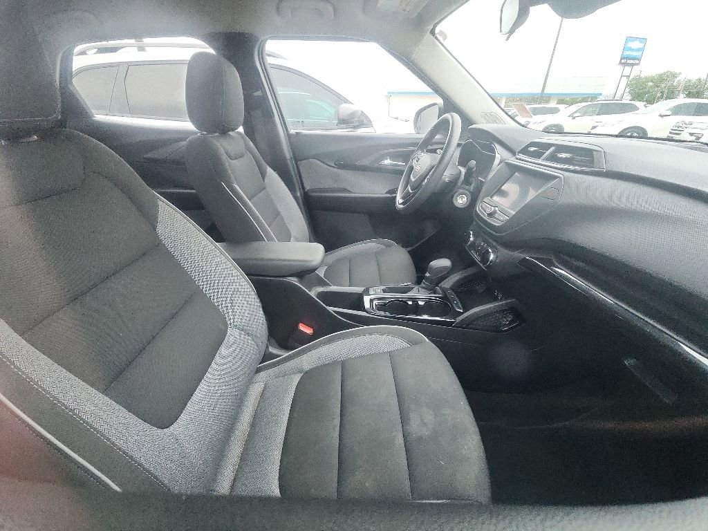 Used 2023 Chevrolet TrailBlazer LS FWD image 3