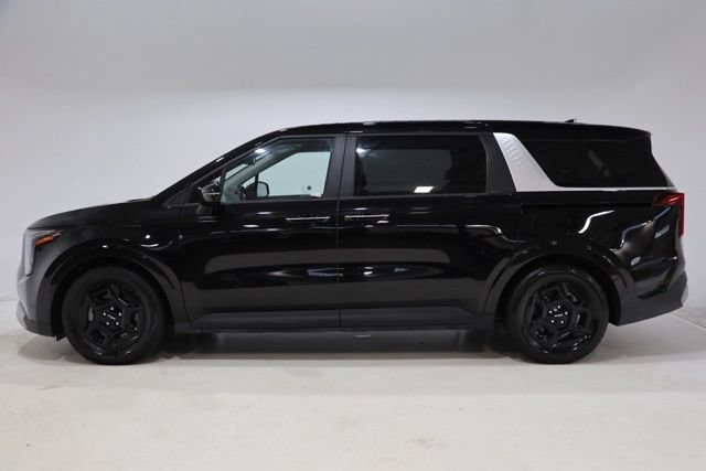 Used 2025 Kia Carnival FWD image 4