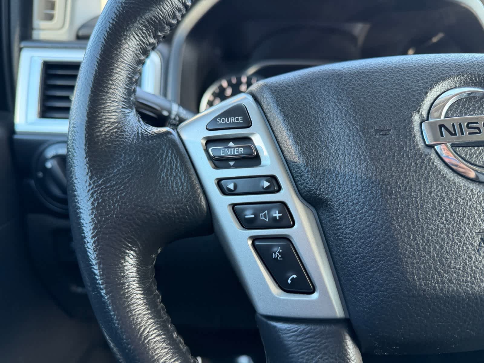 Used 2021 Nissan Titan SV w/ SV Convenience Package AWD/4WD image 22