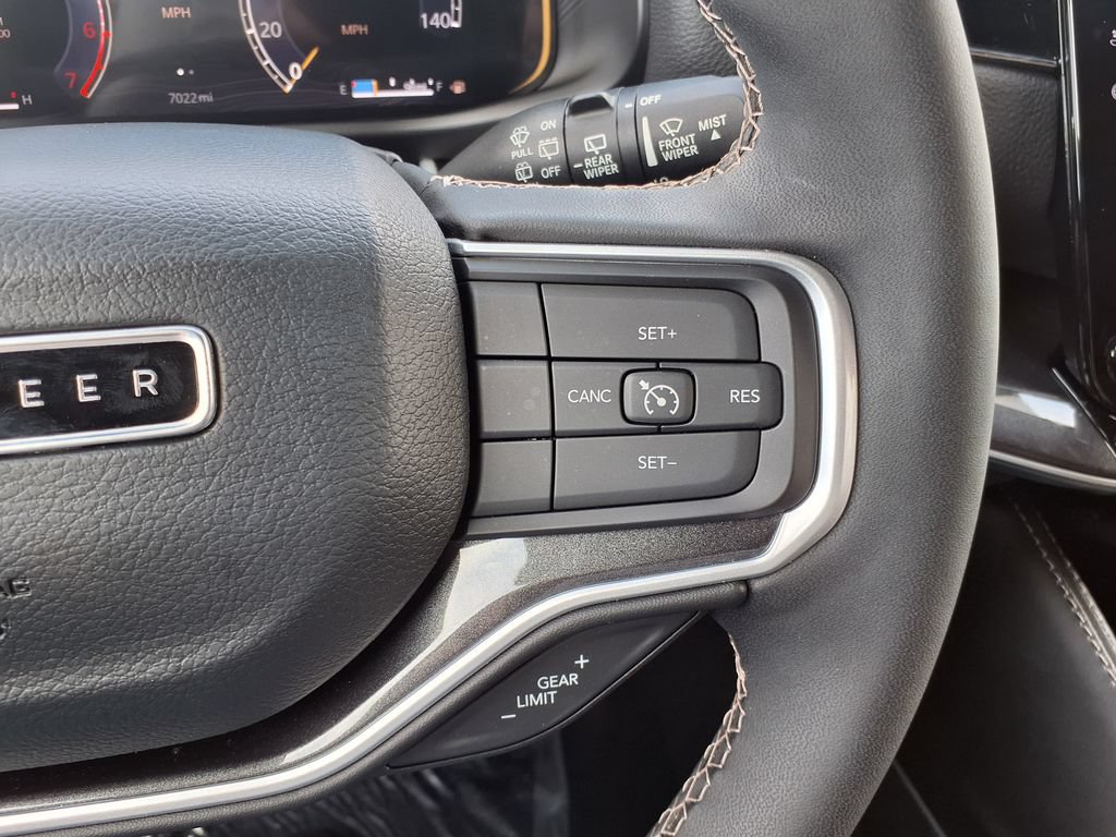 Used 2024 Jeep Wagoneer 4WD image 26