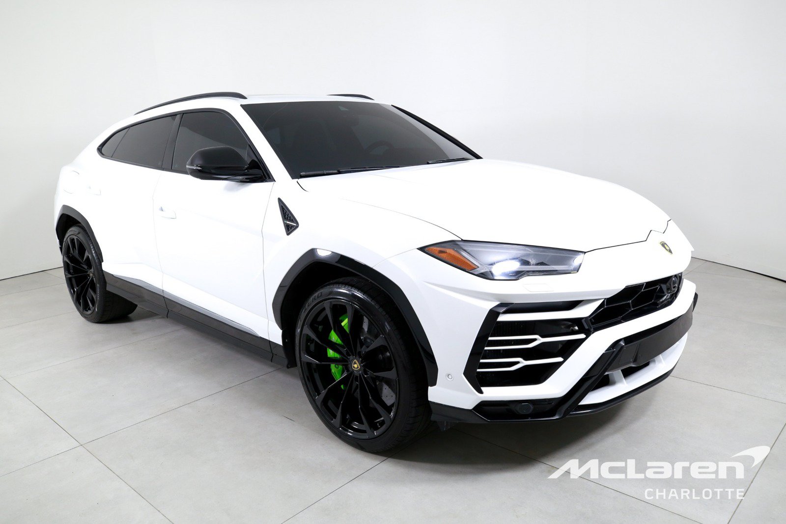 Used 2019 Lamborghini Urus AWD/4WD image 3