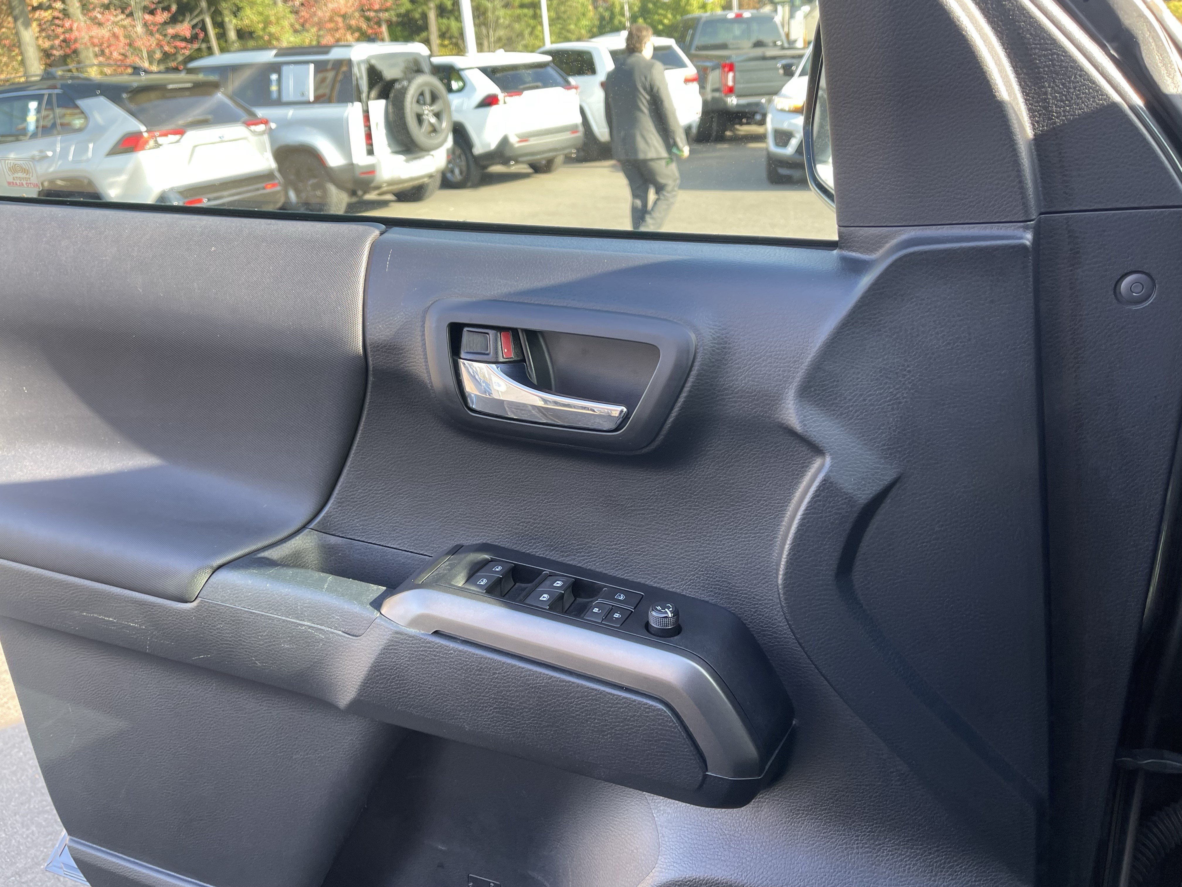 Certified 2019 Toyota Tacoma TRD Sport w/ Technology Package AWD/4WD image 25