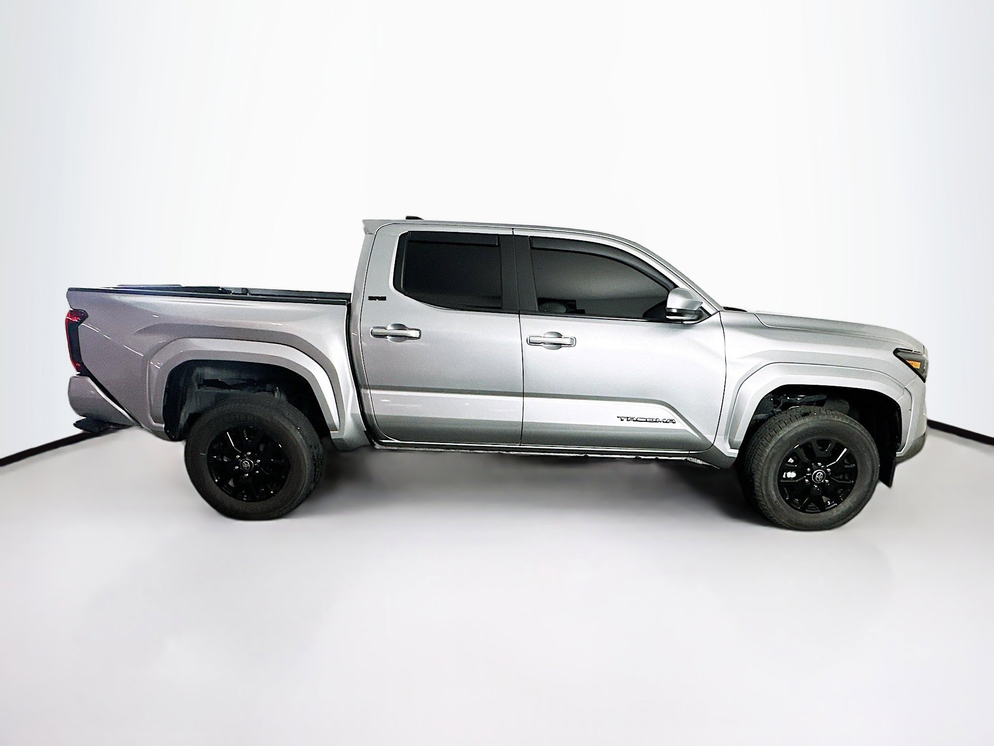Used 2025 Toyota Tacoma SR5 AWD/4WD image 10