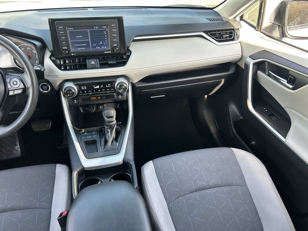 Used 2021 Toyota RAV4 XLE w/ Carpet Mat Package (TMS) FWD image 13