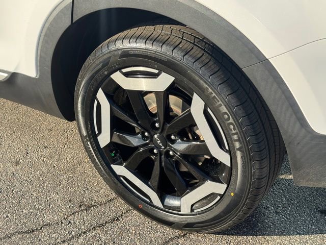 Used 2023 Kia Telluride EX w/ EX Captain's Chair Package image 6