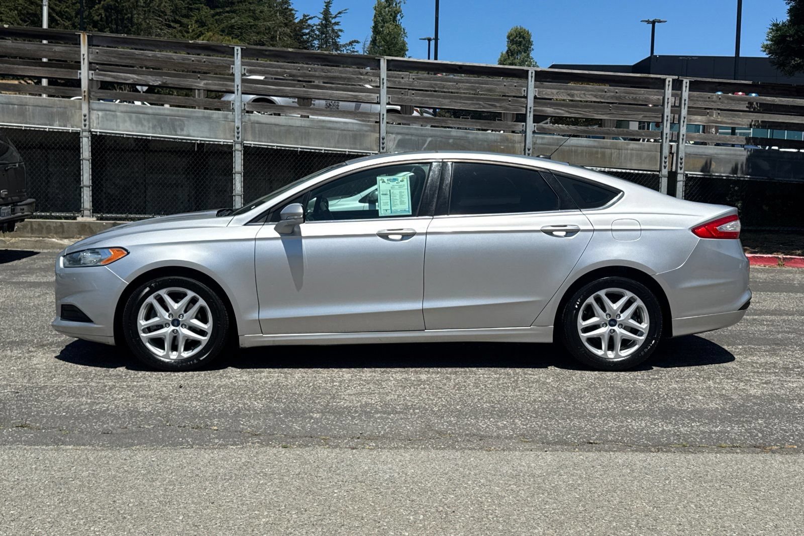 Used 2016 Ford Fusion SE FWD image 8