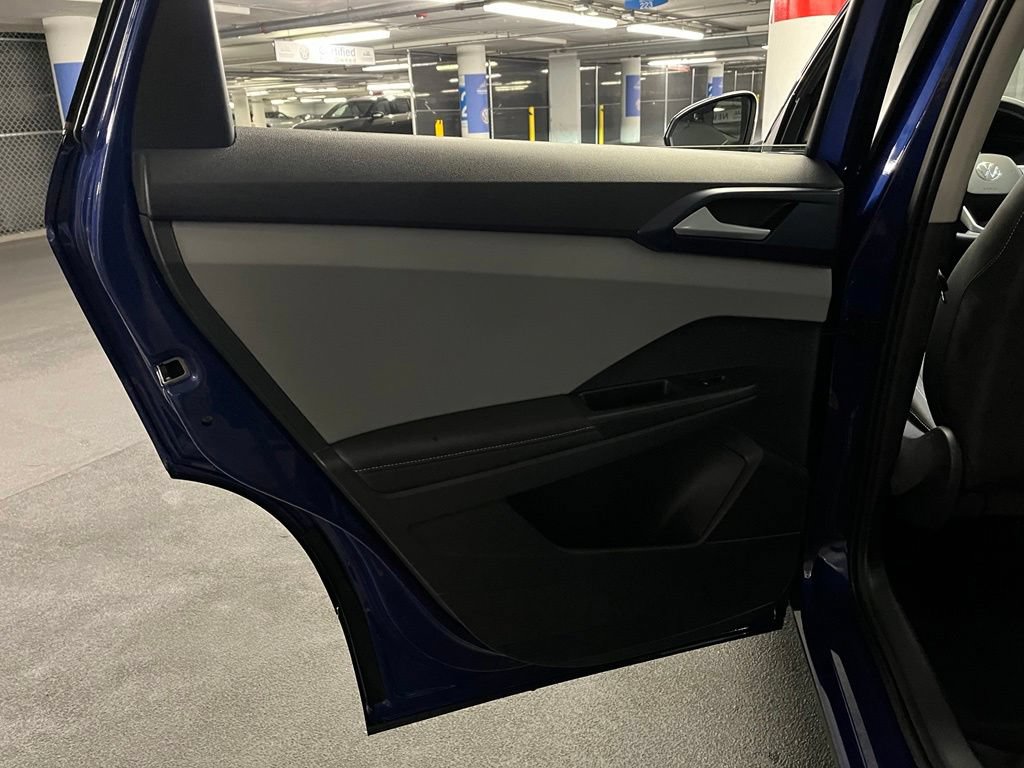 Certified 2024 Volkswagen Taos SE w/ Panoramic Sunroof Package AWD/4WD image 21