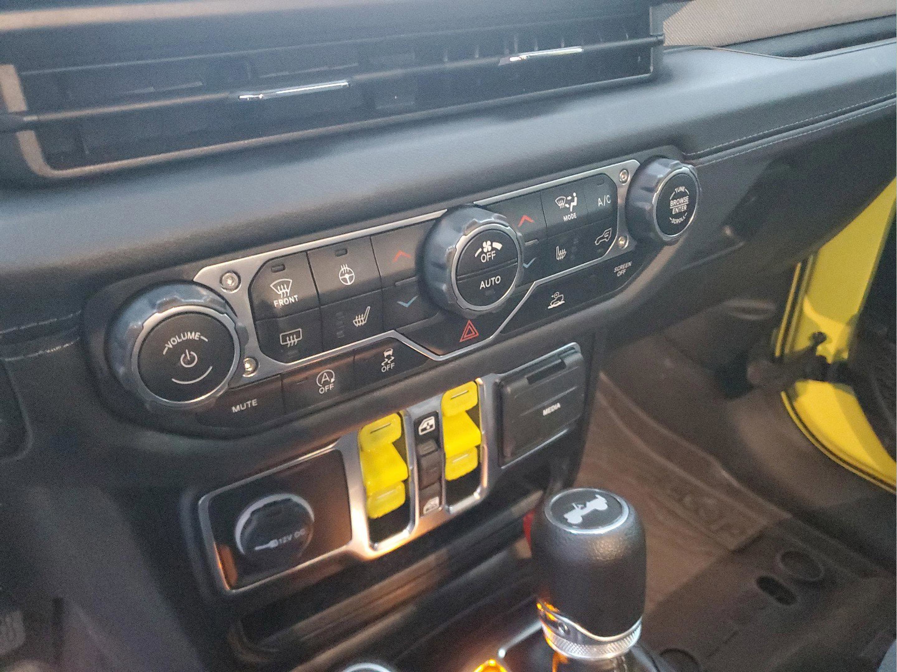 Certified 2024 Jeep Wrangler Sahara image 21