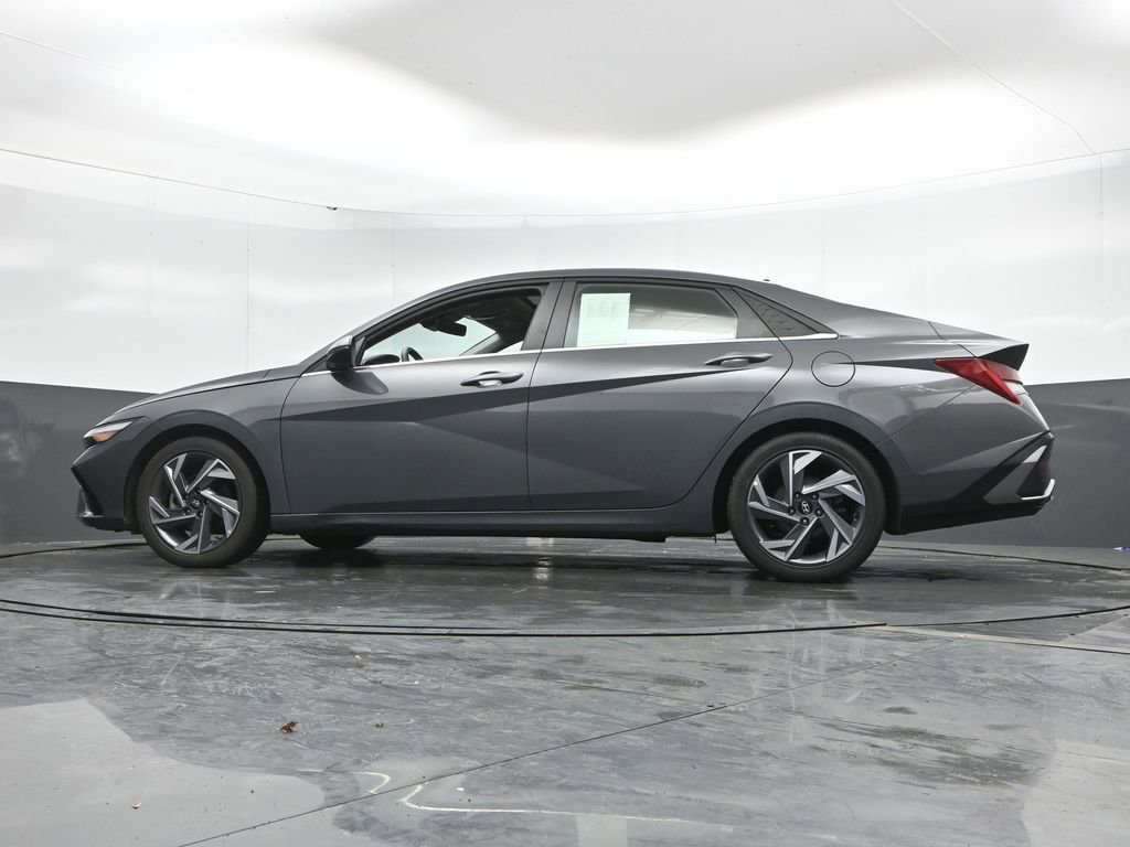 Used 2025 Hyundai Elantra Limited FWD image 47