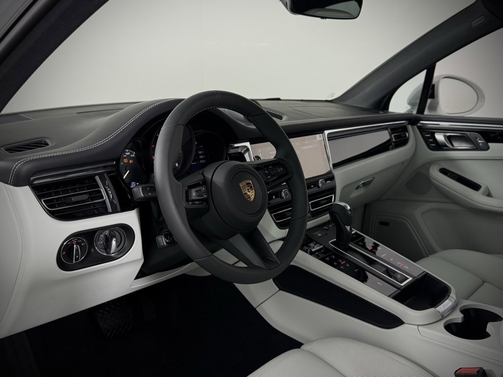New 2026 Porsche Macan image 4