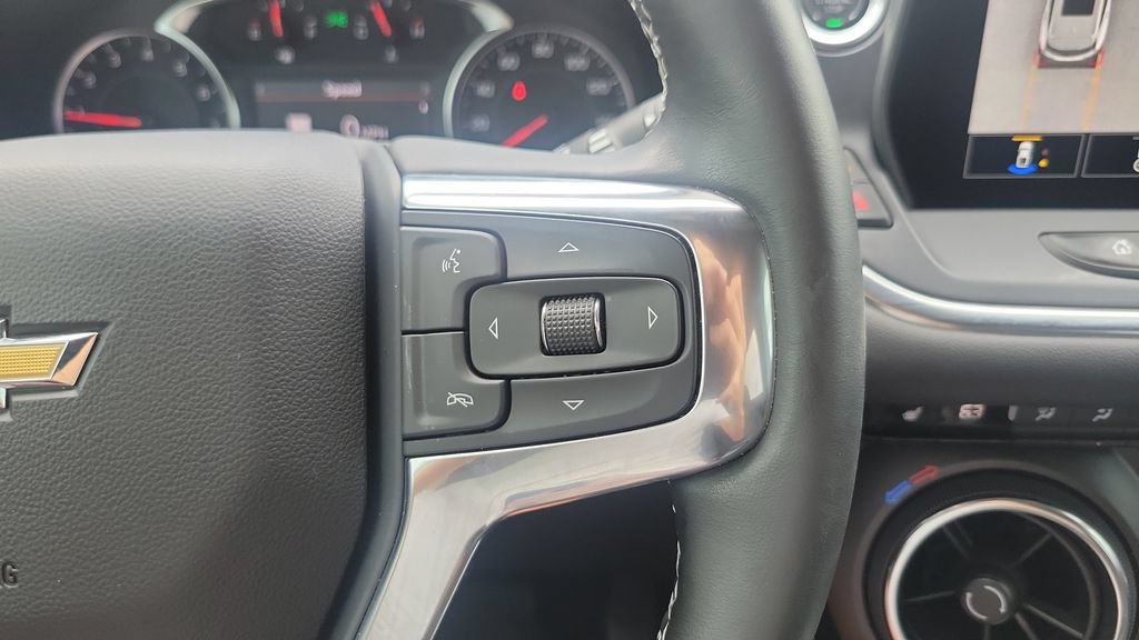 Used 2025 Chevrolet Blazer LT w/ Sound & Technology Package FWD image 21
