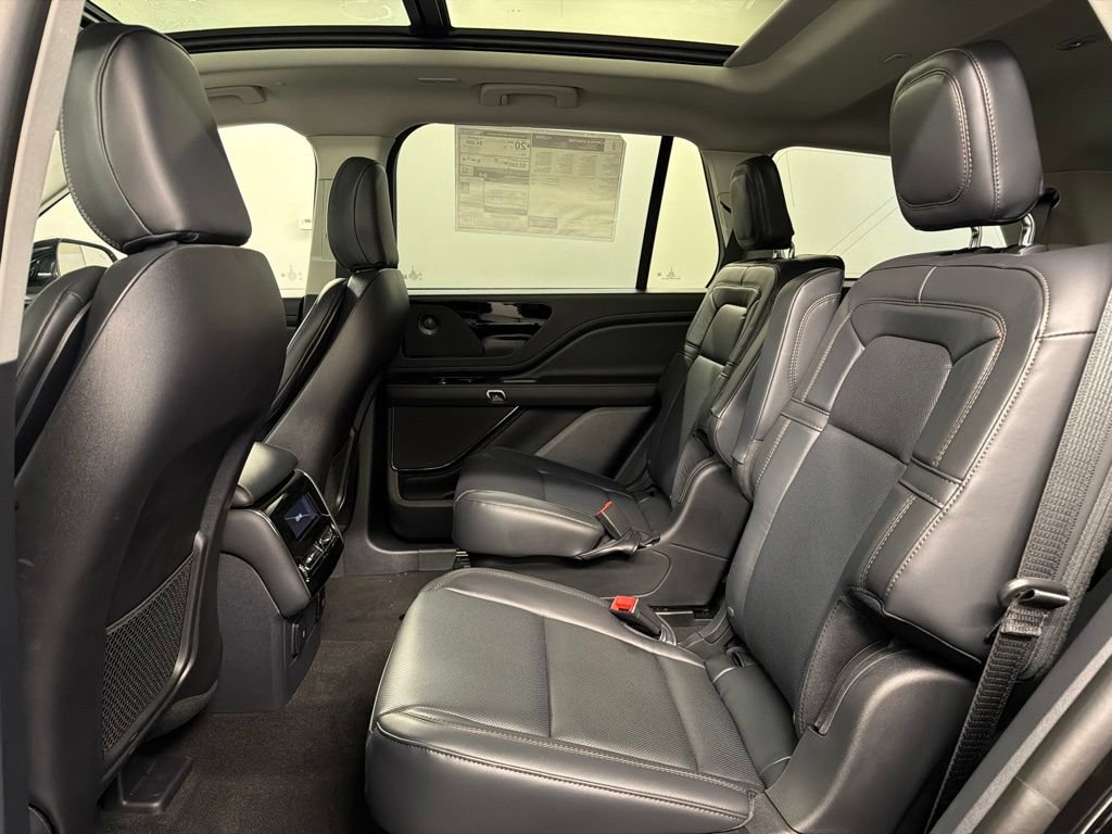 New 2026 Lincoln Aviator Reserve w/ Jet Appearance Package AWD/4WD image 35