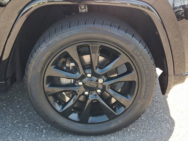 Certified 2020 Jeep Grand Cherokee Altitude image 9