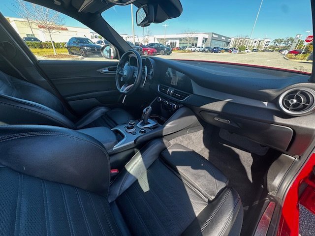 Used 2022 Alfa Romeo Giulia Veloce image 18